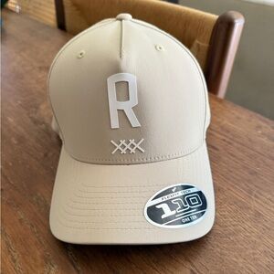 RHONE Peak Hat in Oyster NWT